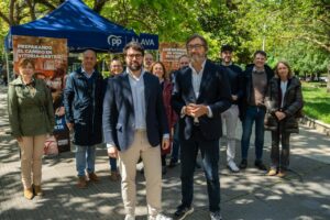 7 mayo 2026 Iñaki García Calvo Iñaki Oyarzabal resto de equipo PP Preparando el cambio en Vitoria-Gasteiz contigo
